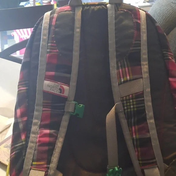 North face backpack - Picture 3 of 8